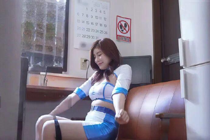 云开体育网站-神仙木有她美丽，黑丝哪有白衬衫性感