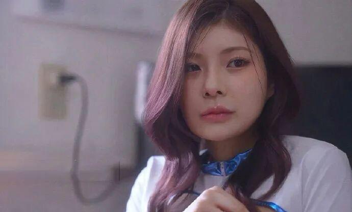 云开体育网站-神仙木有她美丽，黑丝哪有白衬衫性感