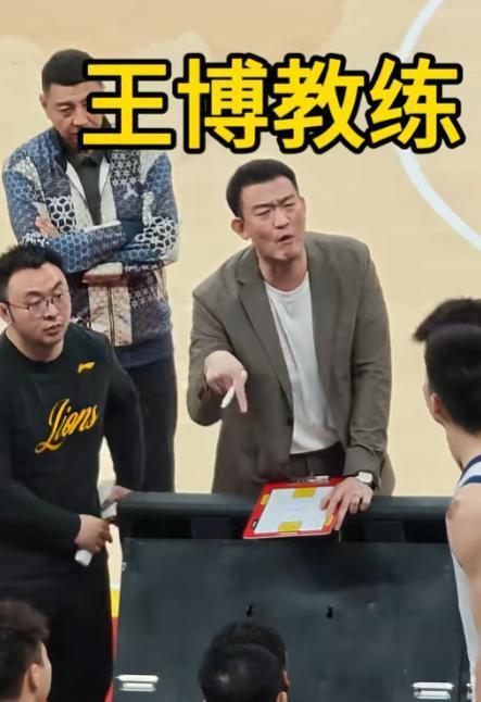 云开体育网址-6月1日,广厦队传3大消息:孙铭徽低迷 布朗孤树难支 王博遭质疑